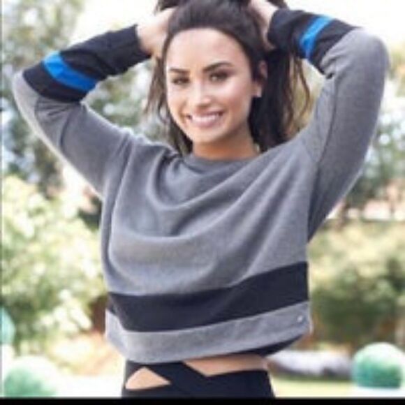 Fabletics Demi Lovato Odessa Crop Sweatshirt Size M - Picture 1 of 6